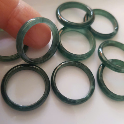 Chiếc Nhẫn nữ mới đá cẩm thạch xanh lam ngọc tự nhiên  Nhẫn bản nhỏ Ni 16mm x cao 3mm  x dầy 2mm màu xanh nhẹ nhàng đều xuất sắc đem lại may mắn tài lộc rẻ đẹp dành cho các Chị em nữ đeo tay ngón bất kỳ nhẫn 16mm ạ