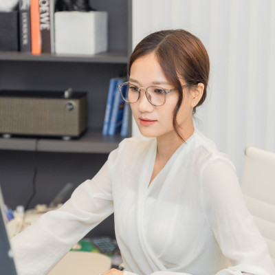 Áo sơ mi kiểu chất tơ, hai vạt thắt tự do Ellie thiết kế cao cấp WHITE CHIC