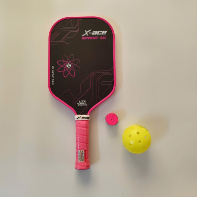 Vợt Pickleball X-Ace Sprint 3K carbon tặng kèm bóng và cuốn cán, trọng lượng 230g, bề mặt nhám bám bóng tối ưu.
