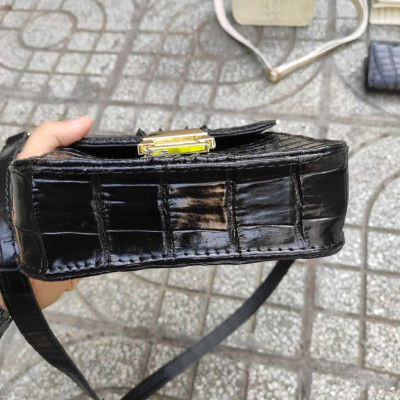 Túi chữ nhật Da cá sấu. Thiết kế đơn giản cho khách thích đổi kiểu!
