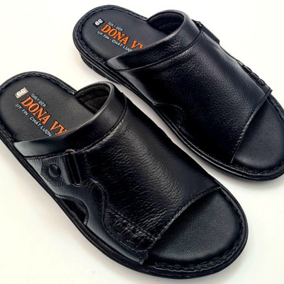 Dép nam da bò thiết kế Ô VUÔNG tạo điểm nhấn đẹp mắt cho người mang, đế siêu nhẹ đặc biệt được may full đế bao chắc chắn