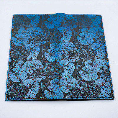 Ví nữ cầm tay da bò handmade họa tiết cá Koi