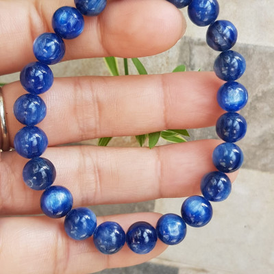 Vòng tay nữ đá  kyanite tự nhiên hay đá Sapphire nước xanh dương Đậm bóng đẹp 8mm đẹp sang tốt sức khỏe , mang lại may mắn, tài lộc nữ mệnh Thủy mệnh Mộc đeo ạ