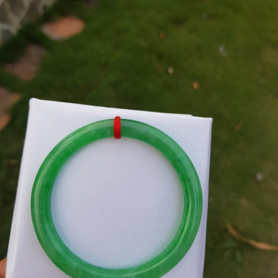 Vòng Đeo Tay Đá Cẩm Thạch Lý 52mm Size vòng 52mm x dầy 7mm màu xanh lá đẹp Nữ mệnh thủy mộc hỏa trên 50kg - 57kg đeo ạ