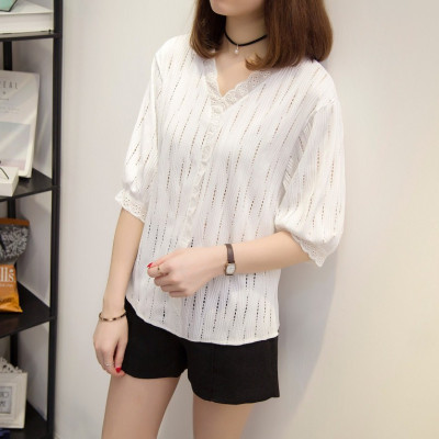 Áo nữ xinh xắn thiết kế cổ V phối ren sm185