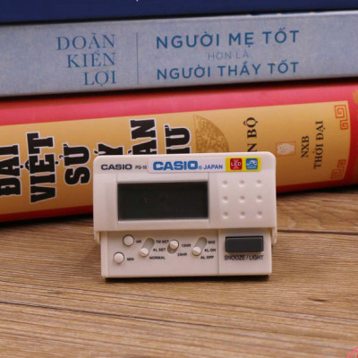 Đồng Hồ Báo Thức Du Lịch - Để Bàn Có Đèn LED Casio PQ-10-7R Màu Trắng ( 8 x 6cm)