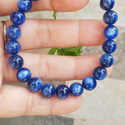 Vòng tay nữ đá  kyanite tự nhiên hay đá Sapphire nước xanh dương Đậm bóng đẹp 8mm đẹp sang tốt sức khỏe , mang lại may mắn, tài lộc nữ mệnh Thủy mệnh Mộc đeo ạ