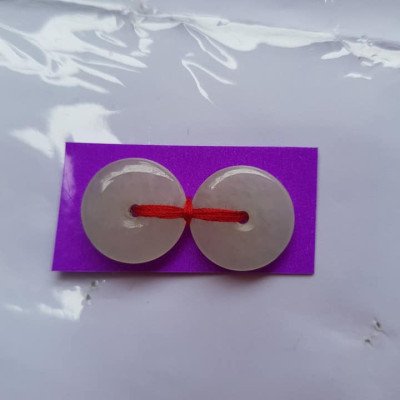 Đôi bông tai đá cẩm thạch trắng tự nhiên đẹp Size đk 15mm x dầy 3mm Nữ về bọc làm đôi bông tai vàng đeo đẹp ạ Mệnh Kim Thủy hợp ạ Chất liệu đá cẩm thạch tự nhiên