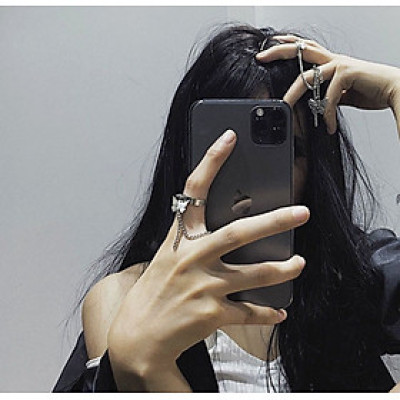 Nhẫn titan cánh bướm độc đáo sáng tạo