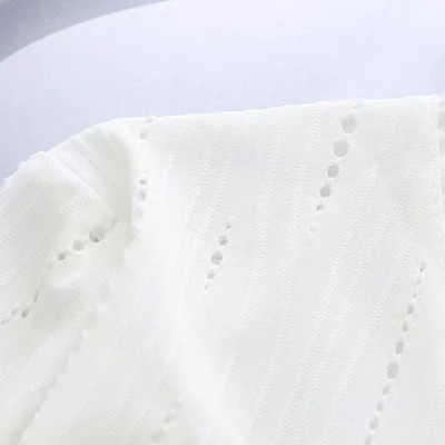 Áo nữ xinh xắn thiết kế cổ V phối ren sm185