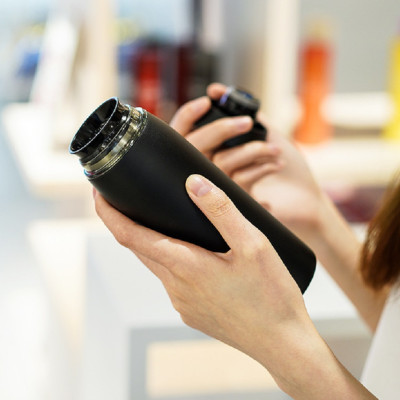 Bình giữ nhiệt LocknLock Feather Light Ring màu đen LHC4244BLK 460ml - Hàng chính hãng, có khay lưới lọc trà - JoyMall