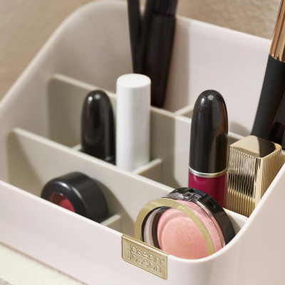 Hộp đựng đồ trang điểm 3 ngăn Joseph Joseph 004373