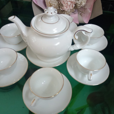 Bộ ấm chén kẻ chỉ vàng