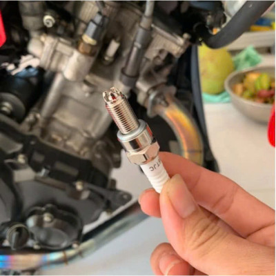 ĐènBuggi 3 Chấu Siêu Bền – Cực Mạnh, Tăng Tốc Nhanh, Tiết Kiệm Nhiênn Liệuu Cho Mọi Loại Xee!