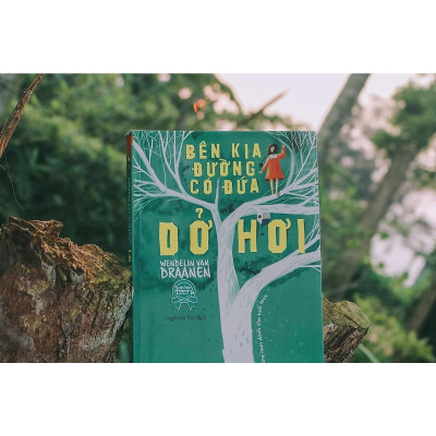 Sách - Bên Kia Đường Có Đứa Dở Hơi - NXB Phụ Nữ