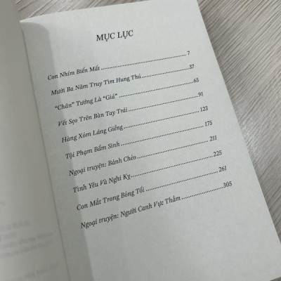 Sách - Khi nhìn chằm chằm vực thẳm (Nhã Nam HCM)