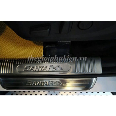 BỘ SẢN PHẨM Nẹp bước chân và ốp chống trầy cốp Hyundai Santafe 2019 - Mẫu Inox