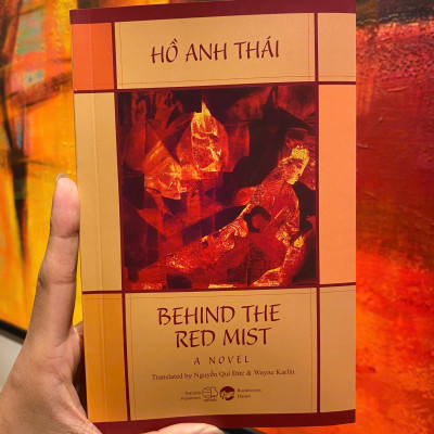 Sách - Behind The Red Mist by Hồ Anh Thái - Tiểu thuyết lịch sử Việt Nam - Novel in English