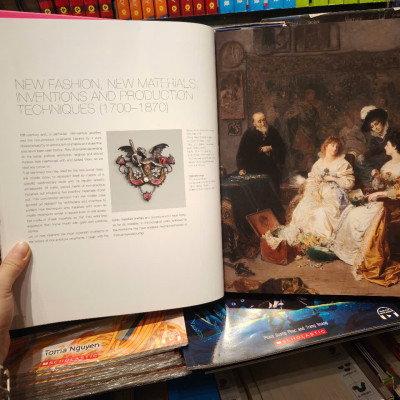 Sách - Adorning Fashion: The History of Costume Jewellery to Modern Times by Deanna Farneti Cera