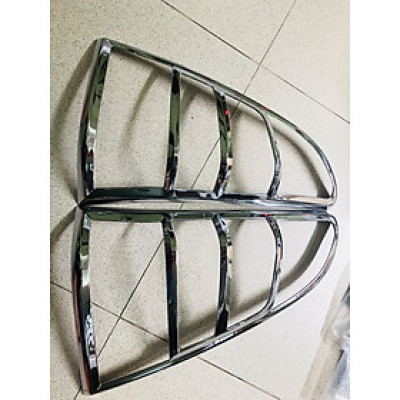 Ốp viền đèn hậu dành cho xe toyota innova 2013-2015