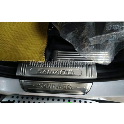 BỘ SẢN PHẨM Nẹp bước chân và ốp chống trầy cốp Hyundai Santafe 2019 - Mẫu Inox