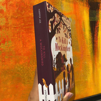 Sách - To Kill a Mockingbird by Harper Lee - The bestselling, Pulitzer Prize-winning classic / Classics / Fiction in English