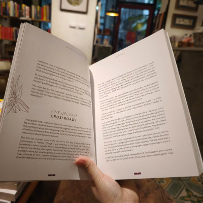 Sách - Happiness Within the Skin: The Secrets of Holistic Beauty by the Founder of Cinq Mondes Spas by Jean-Louis Poiroux