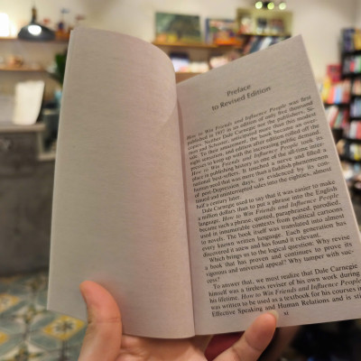 Sách - How to Win Friends and Influence People by Dale Carnegie - Self Help /Nonfiction/ Business