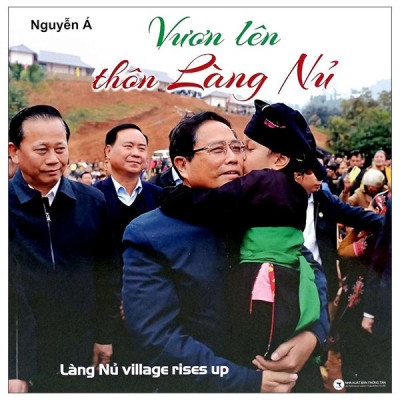 Sách - Vươn Lên Thôn Làng Nủ - Lang Nu Village Rises Up