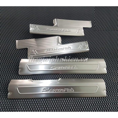 BỘ SẢN PHẨM Nẹp bước chân và ốp chống trầy cốp Hyundai Santafe 2019 - Mẫu Inox