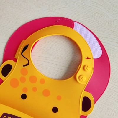 Yếm silicon ăn dặm cho bé Marcus & Marcus, từ 6 tháng