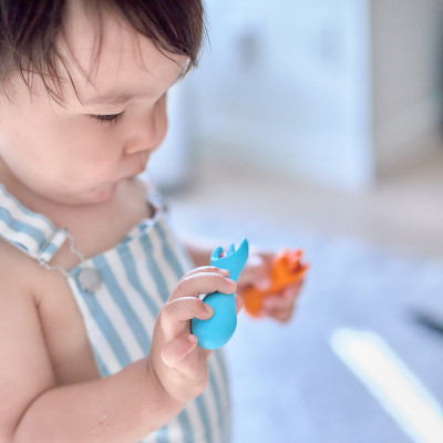 Bộ thìa nĩa tập ăn silicon cho bé Palm Grasp Marcus & Marcus, từ 12 tháng - Ollie