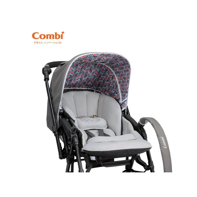 Xe đẩy Combi Sugocal Compact 4 bánh quay tự động màu đỏ