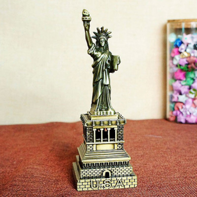 Mô hình tượng nữ thần tự do cao 18 cm (Màu Vàng Rêu)