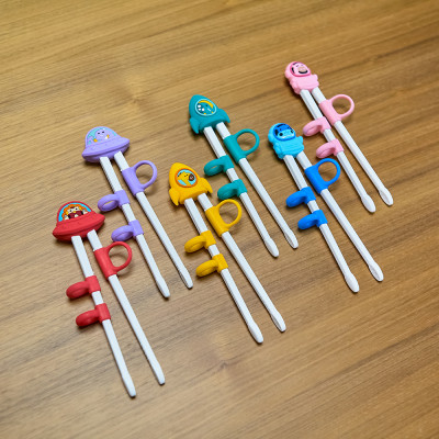 Đũa tập ăn phi hành gia cho bé Marcus & Marcus, từ 3 tuổi – Ollie