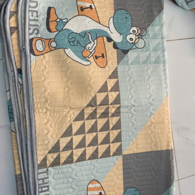 Chiếu điều hòa cao su non Tencel 1m6 x 2m tặng kèm 2 vỏ gối - Giao ngẫu nhiên