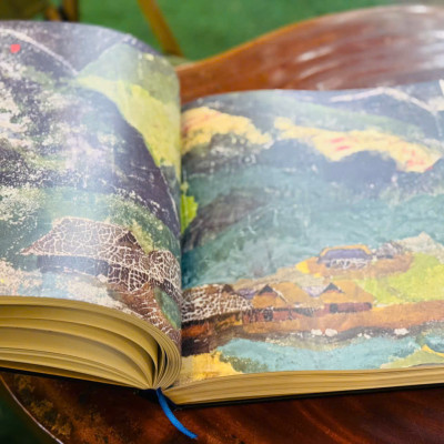 (Bìa cứng - Song ngữ Việt - Anh) NGỌC LINH - HỘI HỌA CỦA MÙA XUÂN - Vi Huyền Linh – Nxb Mỹ Thuật