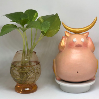 Tượng Gốm Thủ Công - Vẽ tay "Pig Moon"-Heo nhỏ nhặt Ánh Trăng Tri Thức-Tượng may mắn - trang trí dễ thương - Pig Moon Bookstore