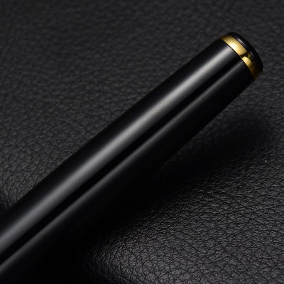 Bút ký viết gel vỏ hợp kim sơn màu đen điểm nhấn vàng Baoer 68