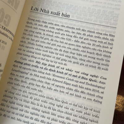 BẮT KỊP KINH TẾ VÀ NHẢY VỌT CÔNG NGHỆ - Con đường phát triển và ổn định kinh tế vĩ mô ở Hà.n Q.u.ốc – Keum Lee – Nguyễn Thị Thu Hường dịch – NXB Chính Trị Quốc Gia Sự Thật (bìa mềm)