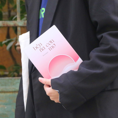 Sách Bên Rìa Cơn Mơ _AZ