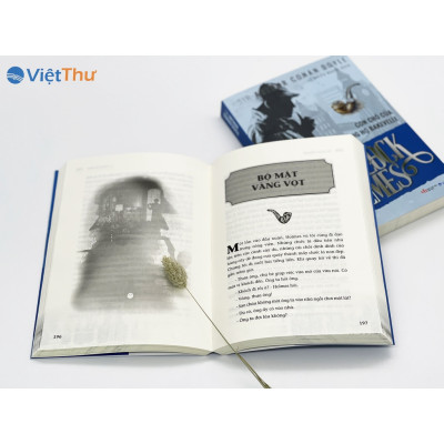 Sách - Sherlock Holmes - Con Chó Của Dòng Họ BAKJEVELLE - Sir Arthur conan doyle (Bìa Mềm)