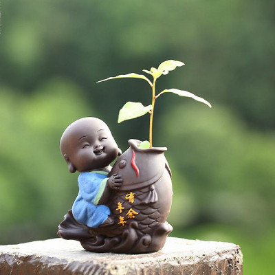 Tượng chú tiểu cưỡi cá chép - trồng cây, cắm hoa để bàn 