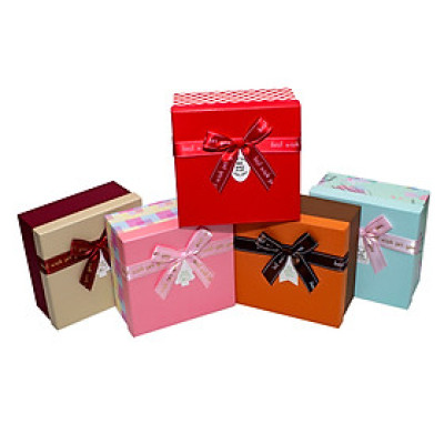 Hộp Quà Vuông V028 Phượng Hoàng 18 x 18 x 9 cm - Giao mẫu ngẫu nhiên