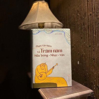 (Bìa cứng) Phạm Văn Kiêm Và Trăm Năm Hầu Bóng - Nhạc - Văn - Tác giả Lê Y Linh