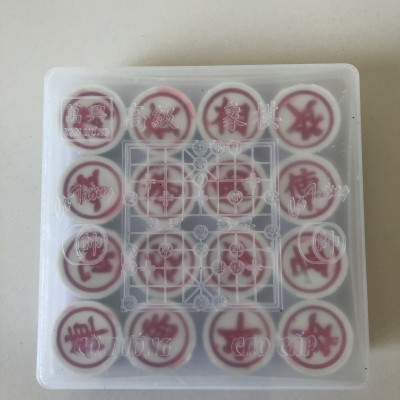 Bộ cờ tướng kèm bàn giấy tiện lợi, thích hợp mang đi linh hoạt trong sử dụng, quân cờ chắc chắn, bỏ hộp tiện lợi