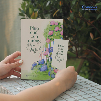 Sách - Phía Cuối Con Đường Hoa Đang Nở