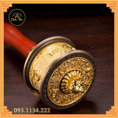 Kinh luân cầm tay Tây Tạng có chứa câu chú Om Mani Padme Hum