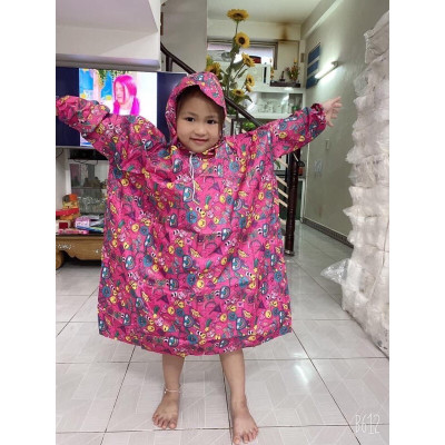 Áo mưa bít trẻ em  từ  1 -  4 tuổi , vải dù  chống thấm  , họa tiết hoạt hình cute  , kèm túi đựng xinh xắn , giao màu ngẫu nhiên