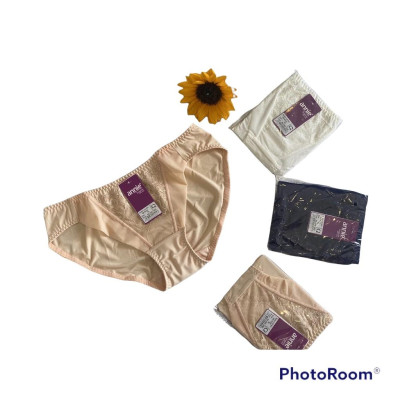 QE 8125. Quần lót phối ren cao cấp QE8125 được thiết kế với kiểu dáng sang trọng, tôn lên nét gợi cảm, quyến rũ cho người mặc